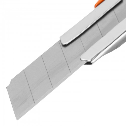 Нож, 18 мм, выдвижное лезвие, металлическая направляющая, металлический двухкомпонентный корпус Spar