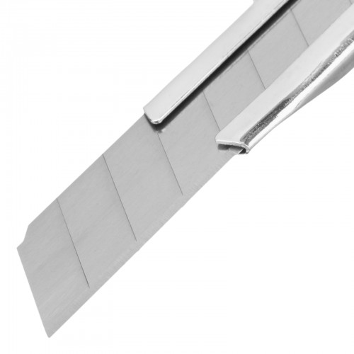 Нож, 18 мм, выдвижное лезвие металлическая направляющая, эргономичная двухкомпонентная рукоятка Matr