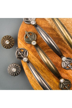 Ручка-кнопка с кристаллами, черненый старинный цинк