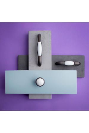 Ручка-кнопка c фарфором, серый