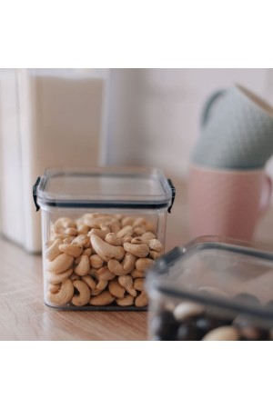 Контейнер с крышкой 