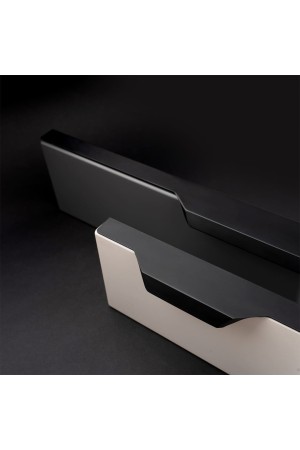 Ручка торцевая,  700 мм (фасад 18 мм),  матовый черный RT-004-700 BL