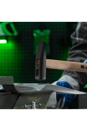 Молоток слесарный 300 г, квадратный боек, деревянная рукоятка Сибртех