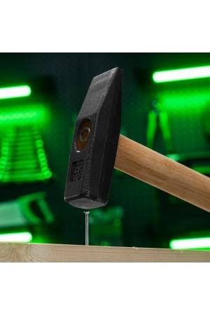 Молоток слесарный 800 г, квадратный боек, деревянная рукоятка Сибртех