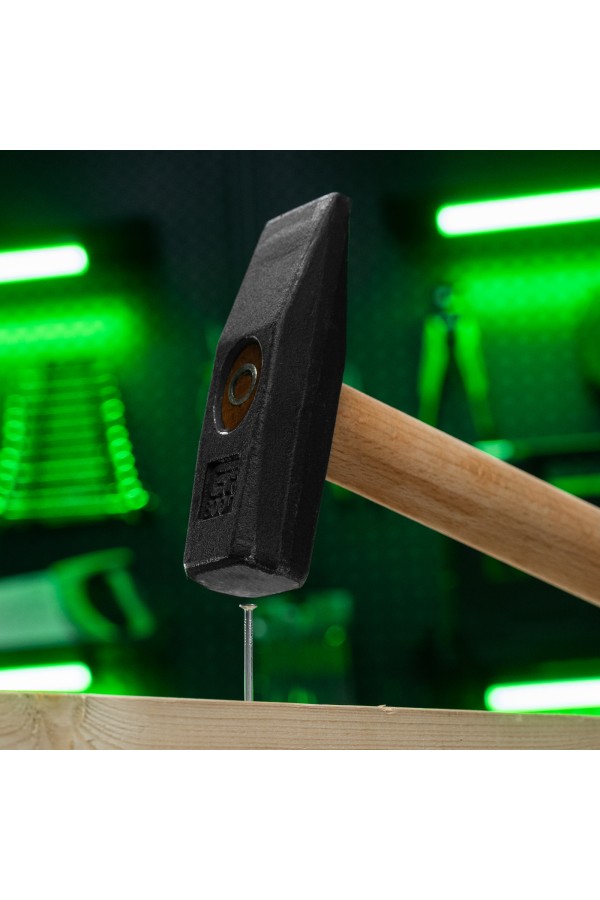 Молоток слесарный 800 г, квадратный боек, деревянная рукоятка Сибртех