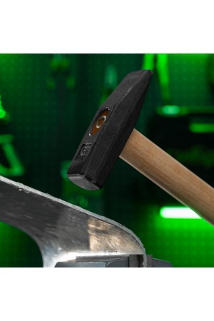 Молоток слесарный 800 г, квадратный боек, деревянная рукоятка Сибртех