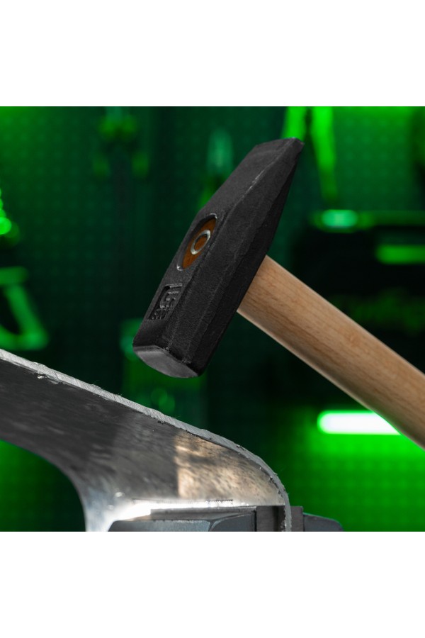 Молоток слесарный 800 г, квадратный боек, деревянная рукоятка Сибртех