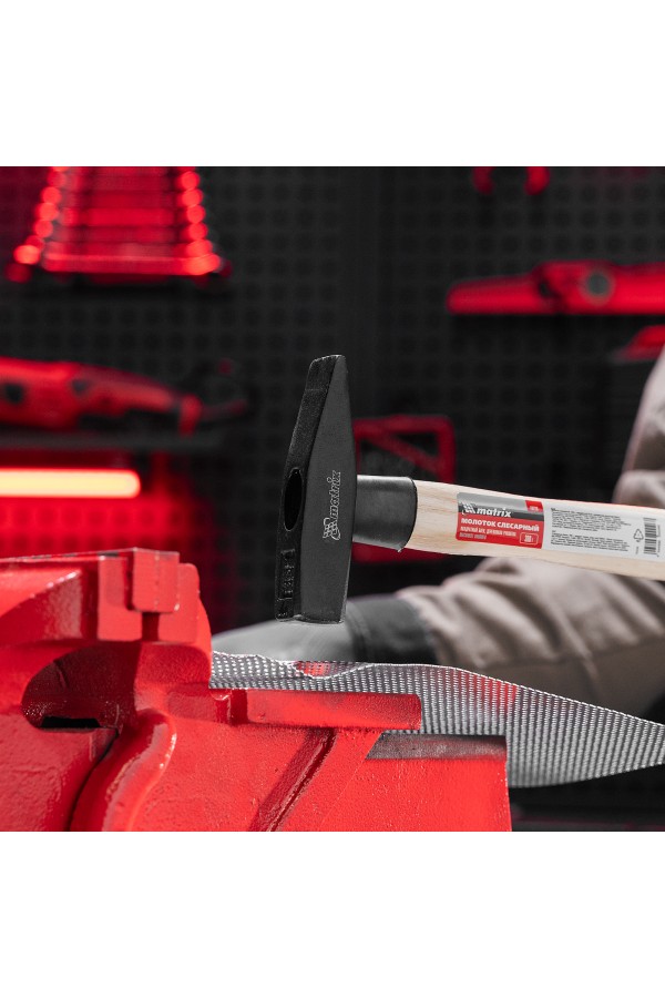 Молоток слесарный, 300 г, квадратный боек, деревянная рукоятка Matrix