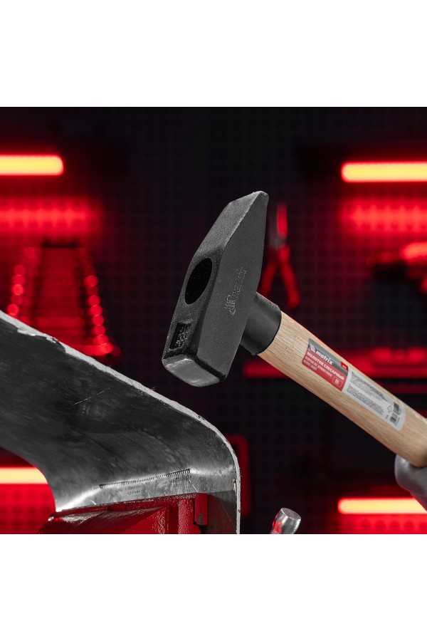 Молоток слесарный, 800 г, квадратный боек, деревянная рукоятка Matrix