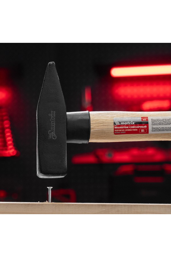 Молоток слесарный, 800 г, квадратный боек, деревянная рукоятка Matrix