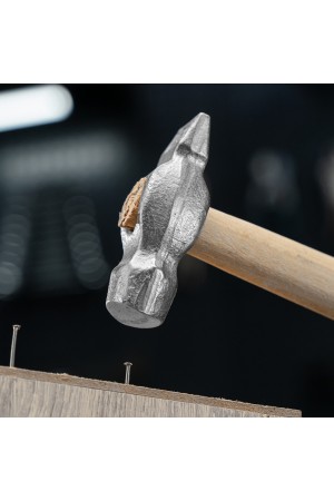 Молоток слесарный, 200 г, круглый боек, деревянная рукоятка Россия