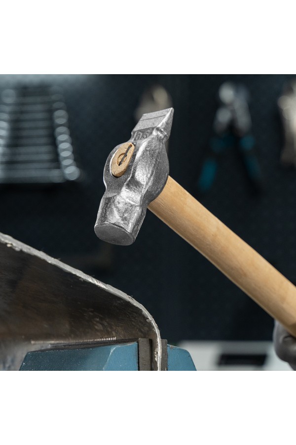 Молоток слесарный, 600 г, круглый боек, деревянная рукоятка