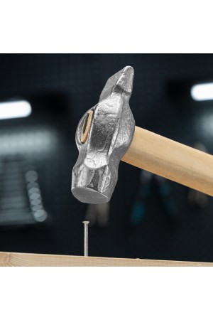 Молоток слесарный, 800 г, круглый боек, деревянная рукоятка Россия