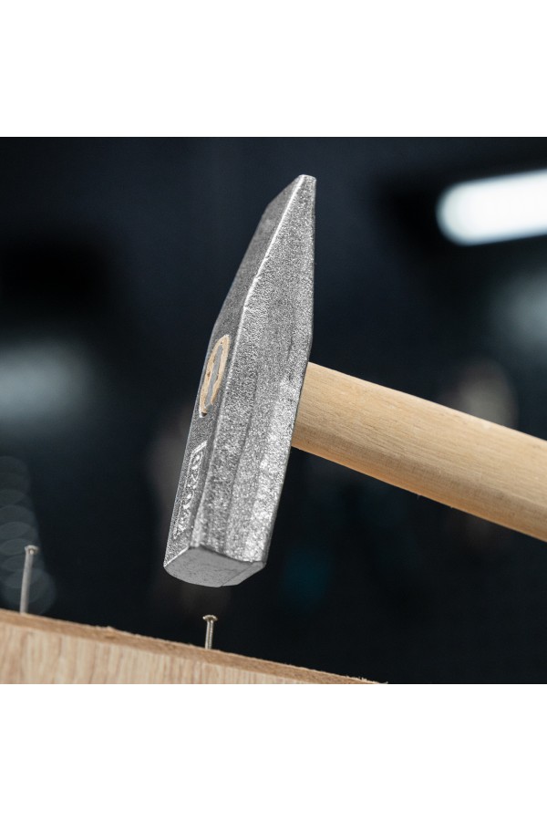 Молоток слесарный, 200 г, квадратный боек, деревянная рукоятка