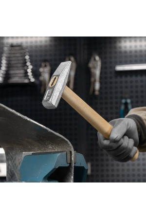 Молоток слесарный, 400 г, квадратный боек, деревянная рукоятка Россия