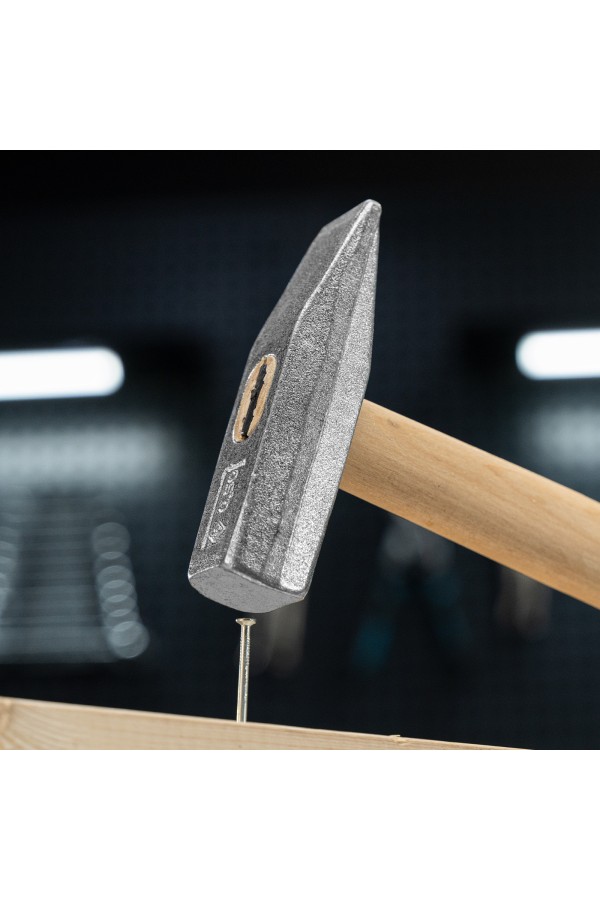 Молоток слесарный, 500 г, квадратный боек, деревянная рукоятка