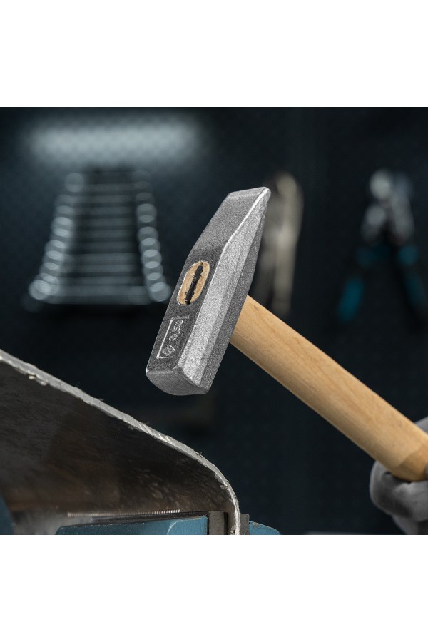 Молоток слесарный, 500 г, квадратный боек, деревянная рукоятка