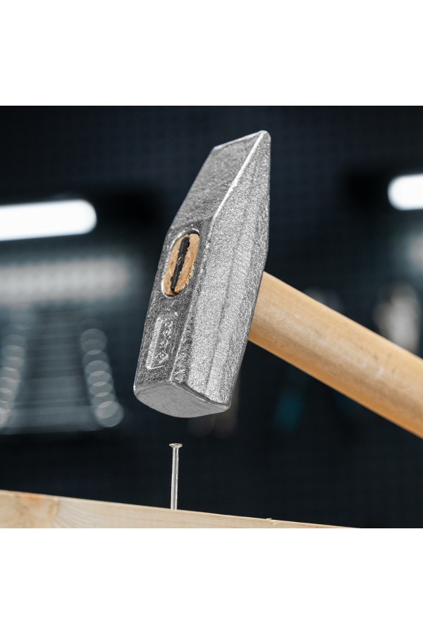 Молоток слесарный, 800 г, квадратный боек, деревянная рукоятка