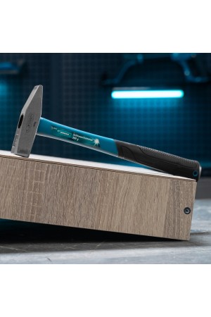 Молоток слесарный, 300 г, квадратный боек, фибергласовая обрезиненная рукоятка Gross