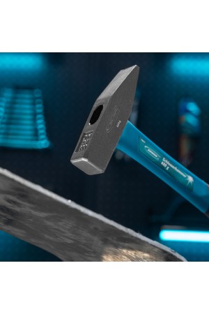 Молоток слесарный, 600 г, квадратный боек, фибергласовая обрезиненная рукоятка Gross