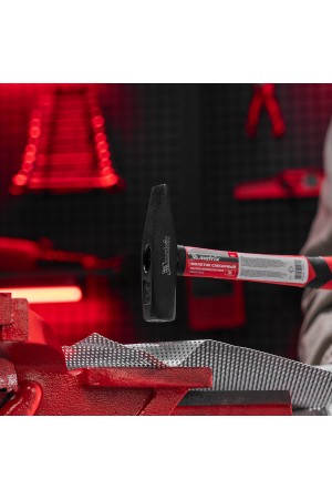 Молоток слесарный, 200 г, фибергласовая обрезиненная рукоятка Matrix