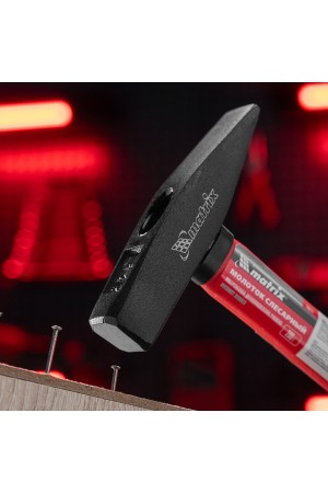 Молоток слесарный, 200 г, фибергласовая обрезиненная рукоятка Matrix