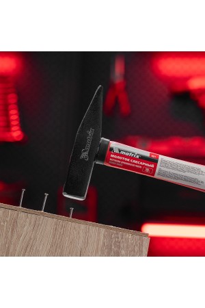 Молоток слесарный, 200 г, фибергласовая обрезиненная рукоятка Matrix