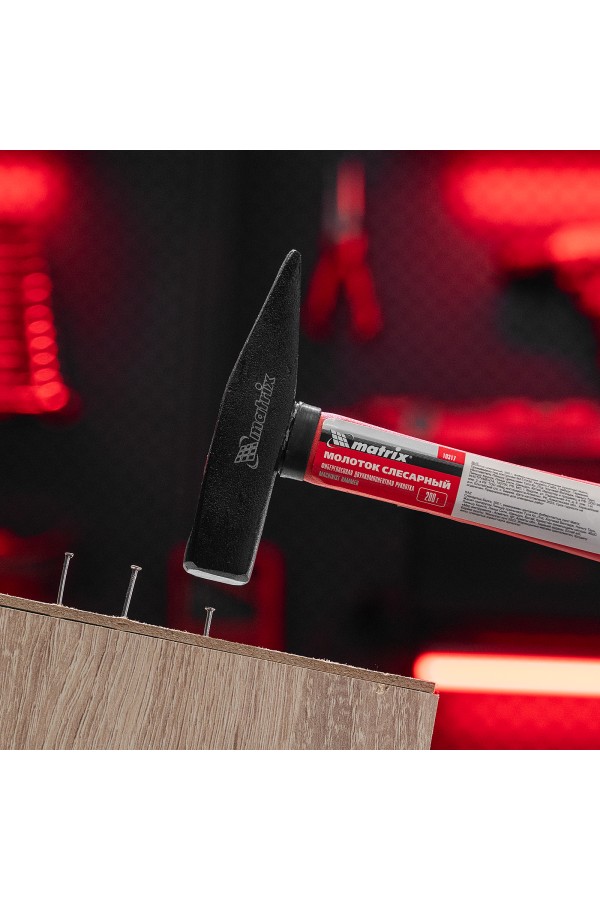 Молоток слесарный, 200 г, фибергласовая обрезиненная рукоятка Matrix