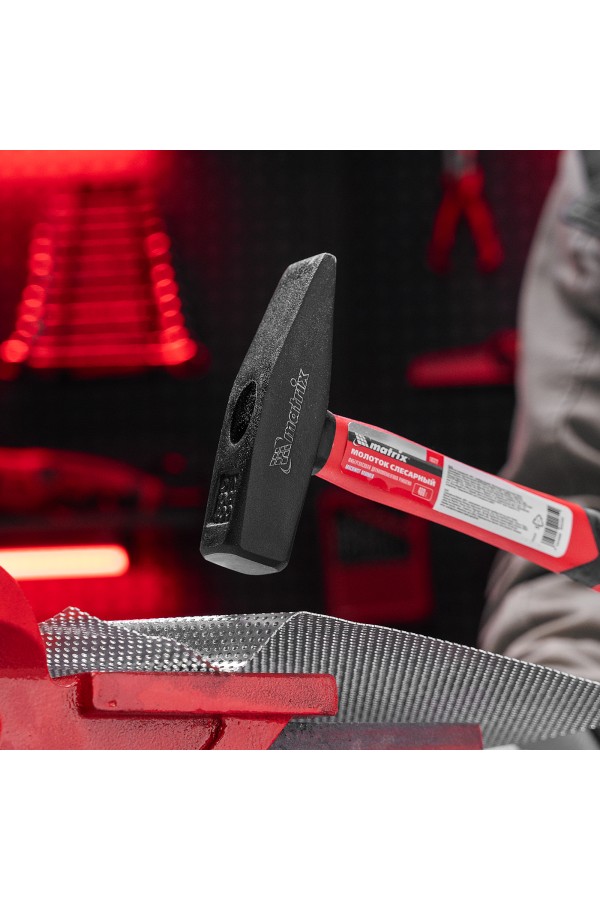 Молоток слесарный, 400 г, фибергласовая обрезиненная рукоятка Matrix