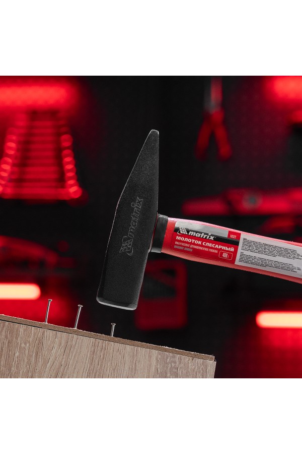 Молоток слесарный, 400 г, фибергласовая обрезиненная рукоятка Matrix