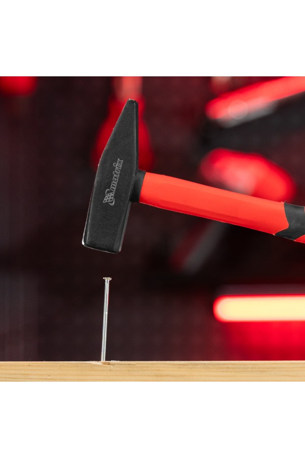 Молоток слесарный, 600 г, фибергласовая обрезиненная рукоятка Matrix