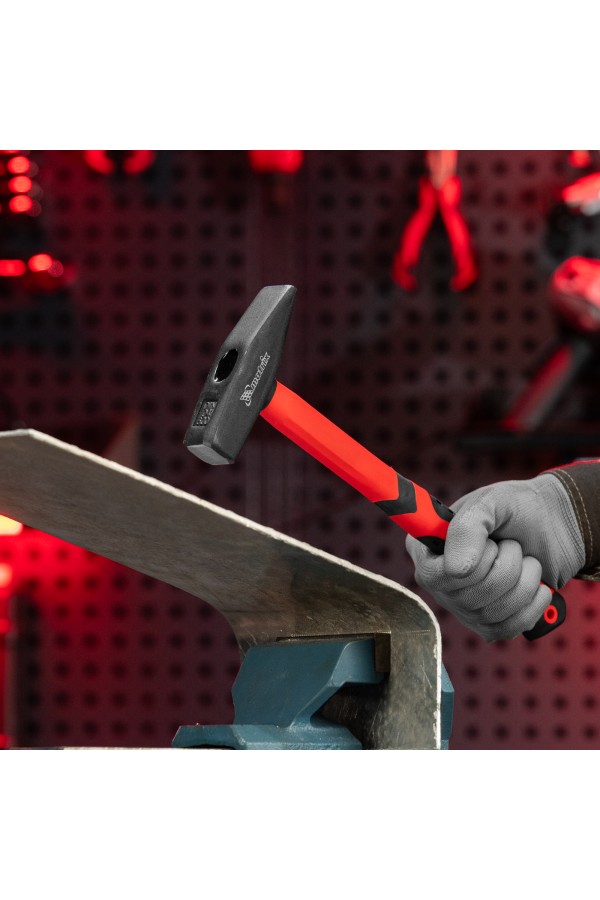 Молоток слесарный, 600 г, фибергласовая обрезиненная рукоятка Matrix