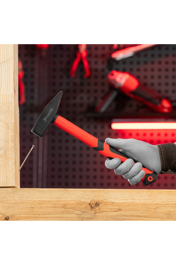 Молоток слесарный, 600 г, фибергласовая обрезиненная рукоятка Matrix