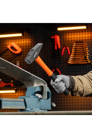 Молоток слесарный, 1000 г, фибергласовая обрезиненная рукоятка Sparta