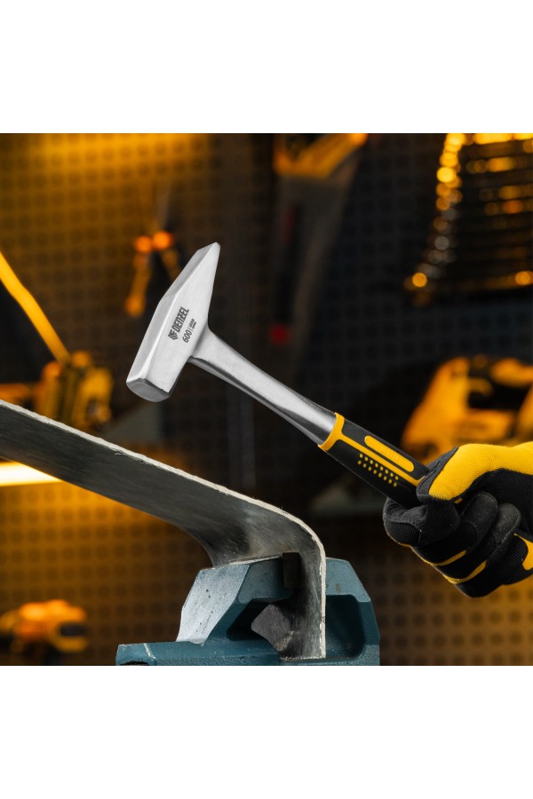 Молоток слесарный 600 г, цельнометаллический, двухкомпонентная рукоятка Denzel