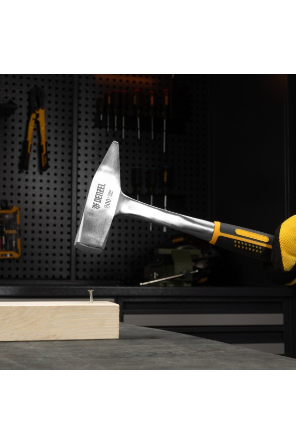 Молоток слесарный 800 г, цельнометаллический, двухкомпонентная рукоятка Denzel