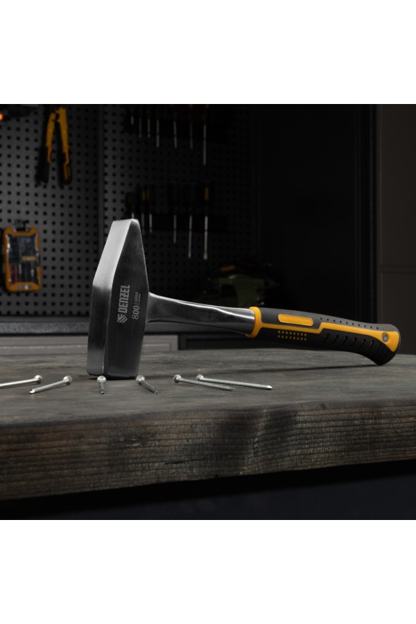 Молоток слесарный 800 г, цельнометаллический, двухкомпонентная рукоятка Denzel