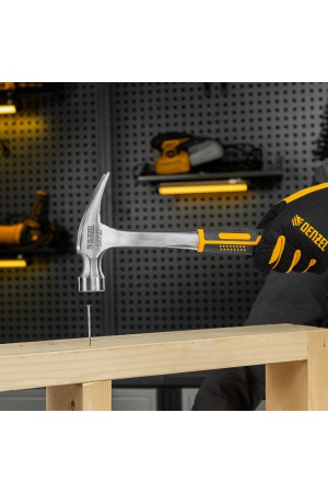 Молоток-гвоздодер 560 г, цельнометаллический, двухкомпонентная рукоятка Denzel