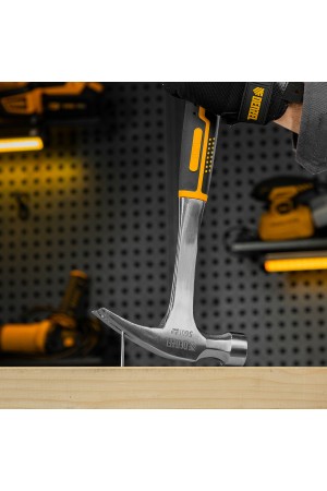 Молоток-гвоздодер 560 г, цельнометаллический, двухкомпонентная рукоятка Denzel