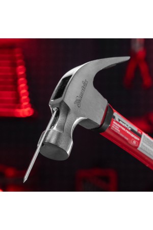 Молоток-гвоздодер, 450 г, боек c магнитом, фибергласовая обрезиненная рукоятка Matrix