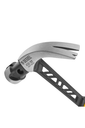 Молоток-гвоздодёр 450 г, цельнокованый,боек с магнитом, двухкомп. обрезин. рук-ка Denzel