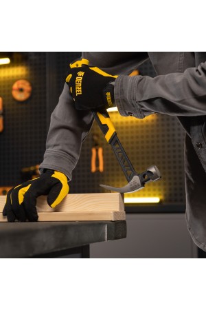 Молоток-гвоздодёр 450 г, цельнокованый,боек с магнитом, двухкомп. обрезин. рук-ка Denzel