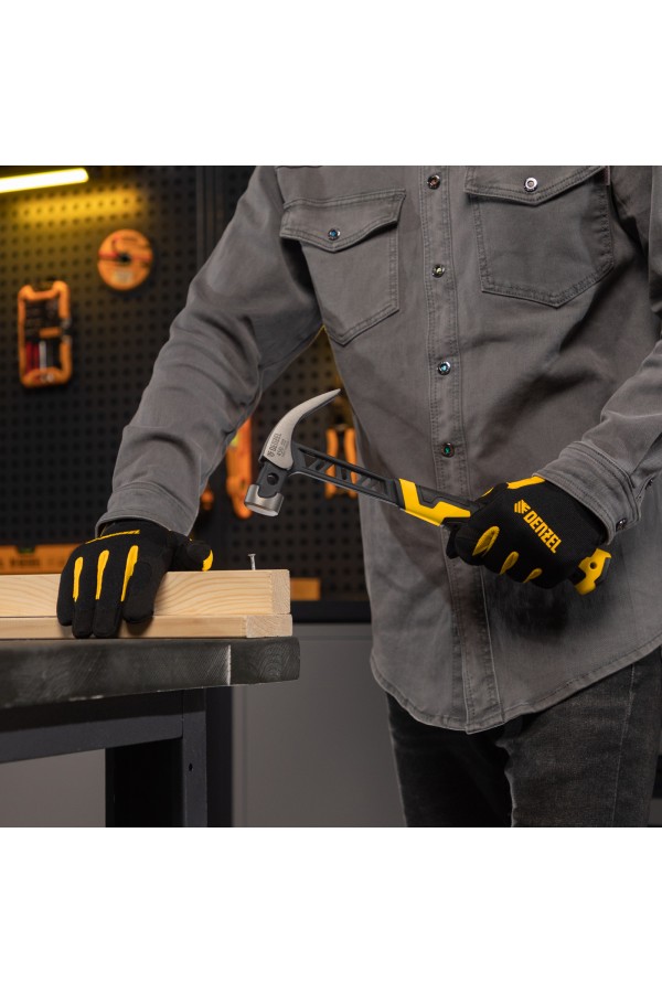 Молоток-гвоздодёр 450 г, цельнокованый,боек с магнитом, двухкомп. обрезин. рук-ка Denzel