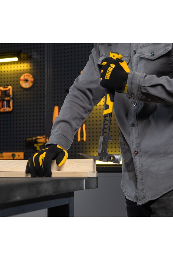 Молоток строительный 450 г, цельнокованый,боек с магнитом, двухкомп. обрезин. рук-ка Denzel