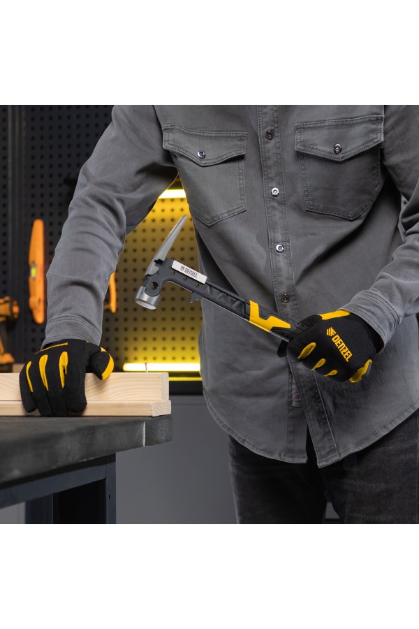 Молоток строительный 450 г, цельнокованый,боек с магнитом, двухкомп. обрезин. рук-ка Denzel