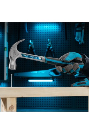 Молоток-гвоздодер, 570 г, цельнокованый, трехкомпонентная рукоятка Gross