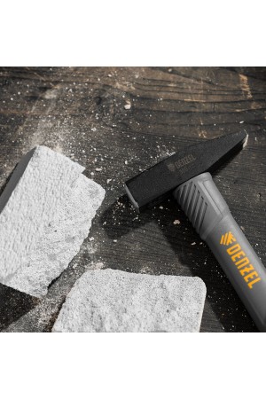 Молоток слесарный, 300 г, кованый, фибергласовая рукоятка c TPR покрытием Denzel