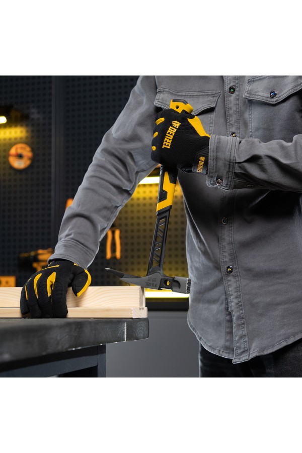 Молоток кровельщика 600 г, цельнокованый, боек с магнитом, двухкомп. обрезин. рук-ка Denzel