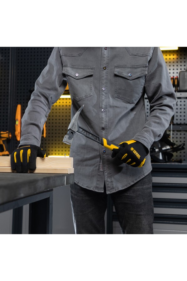 Молоток кровельщика 600 г, цельнокованый, боек с магнитом, двухкомп. обрезин. рук-ка Denzel