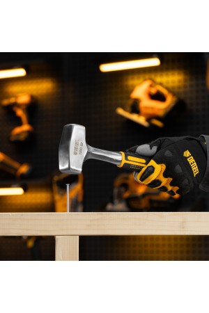 Кувалда 1 кг, цельнометаллическая, двухкомпонентная рукоятка Denzel